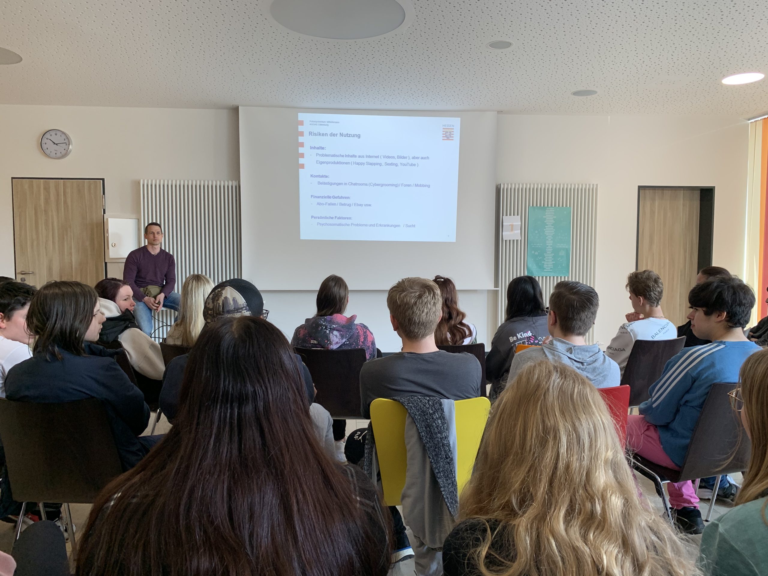 AGGAS Dillenburg informiert Schülerinnen und Schüler der Berufsorientierungsstufe über Gefahren und Straftaten im Internet